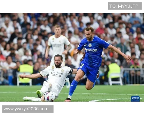 足球明星马约拉尔的成长历程与职业生涯精彩瞬间回顾